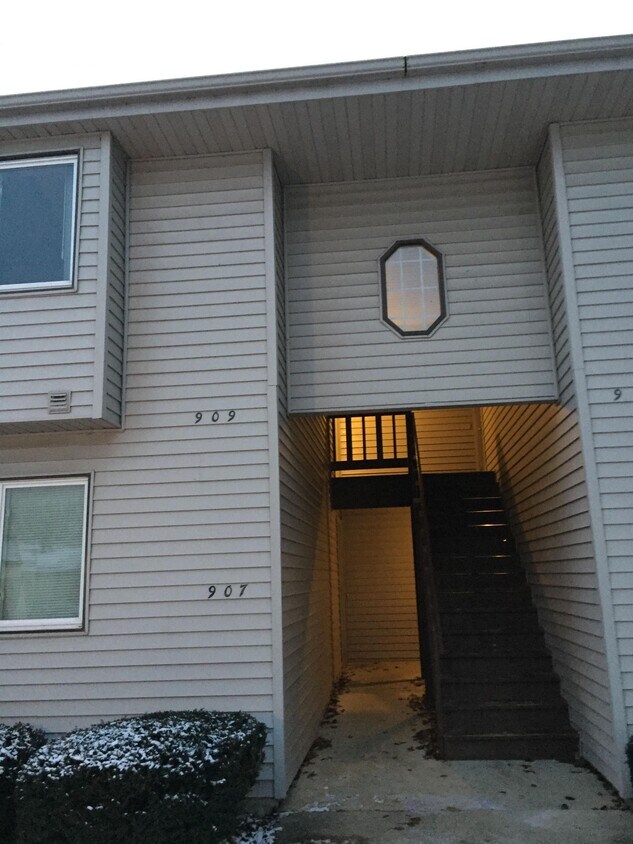 909 Laura Dr, Champaign, IL 61821 Townhome Rentals in Champaign IL