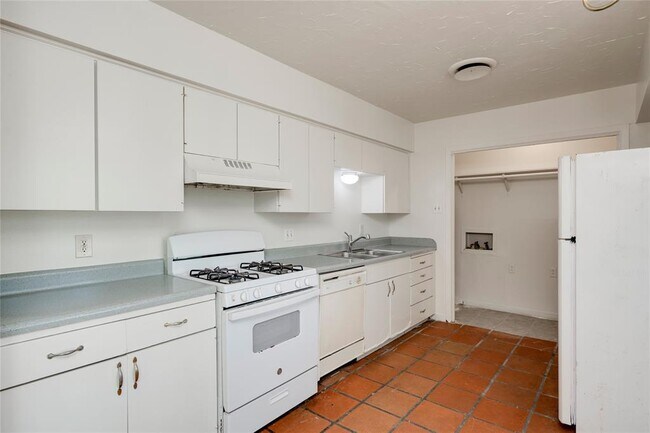 Foto del edificio - 2900 Northeast Dr