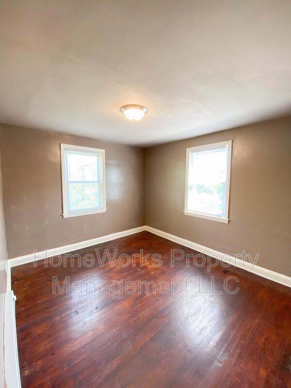 Building Photo - 4130 Woodhaven Ave