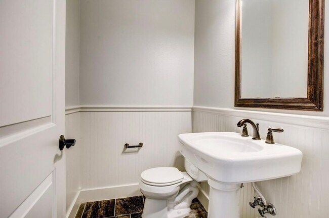 Foto del edificio - 1411 W 22nd St