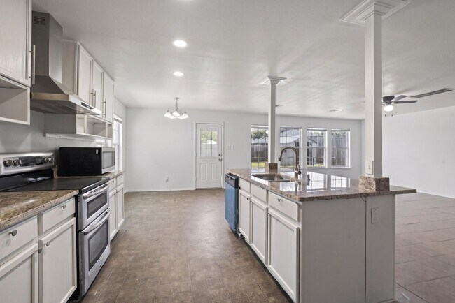 Foto del edificio - 5-bedroom, 3 bathrooms House for Rent