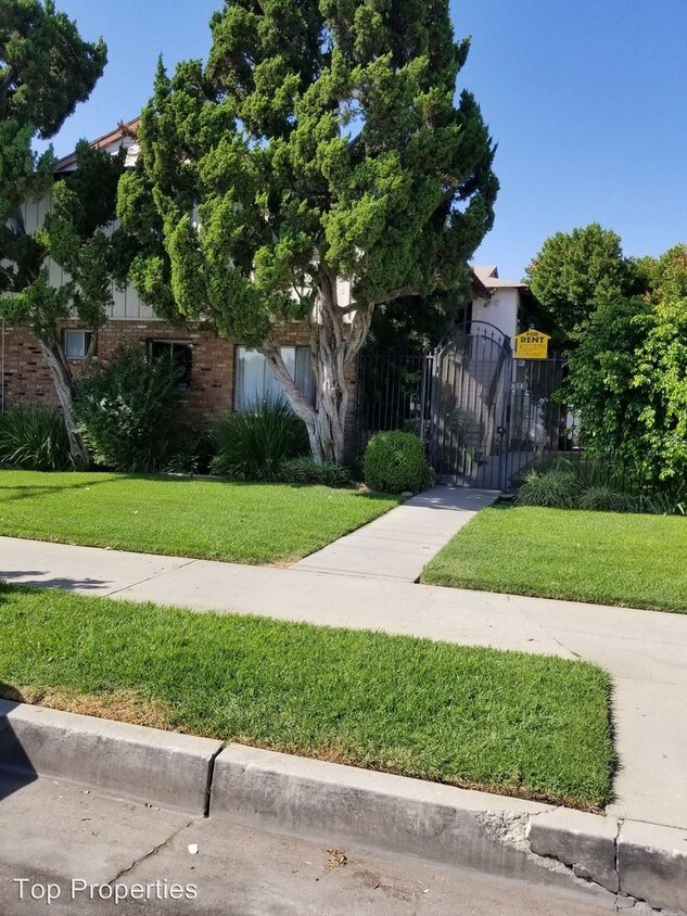 Primary Photo - 8349 Lindley Ave