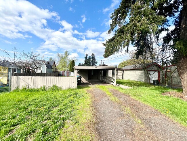 Foto del edificio - ADORABLE WOODSTOCK NEIGHBORHOOD COTTAGE W/...
