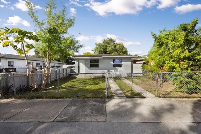 Building Photo - 2009 NW 32nd St