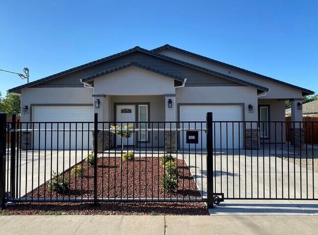 Front - 1817 Iris Ave