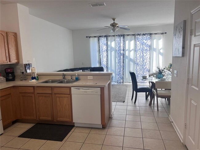 Foto del edificio - 2568 Maneshaw Ln