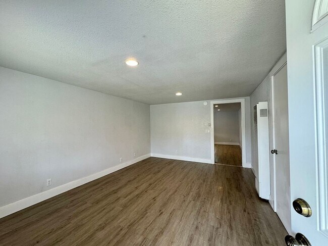 Building Photo - Little Street, 1005-1015