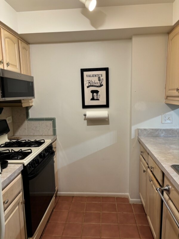 Building Photo - 484 Timber Ridge Dr