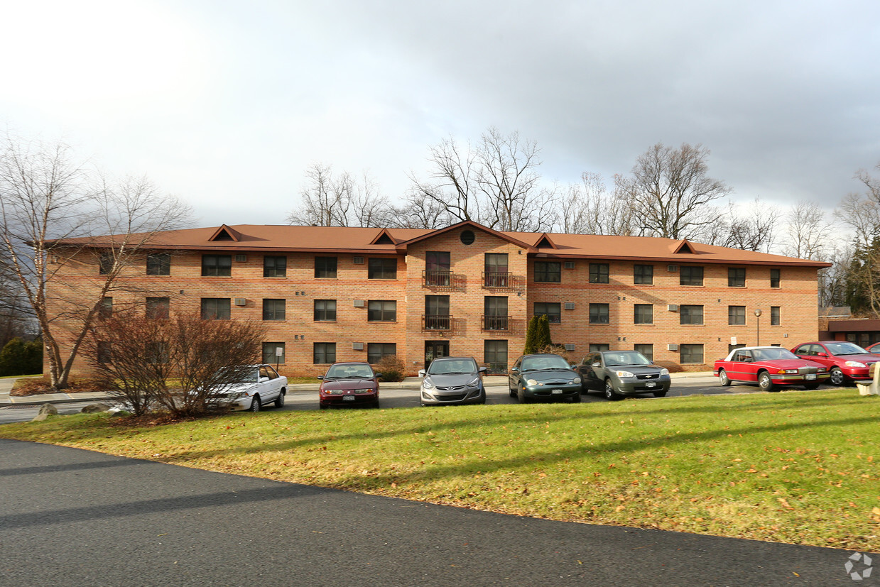 Primary Photo - St. Anna Apartments