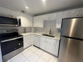 Building Photo - 401 Golden Isles Dr