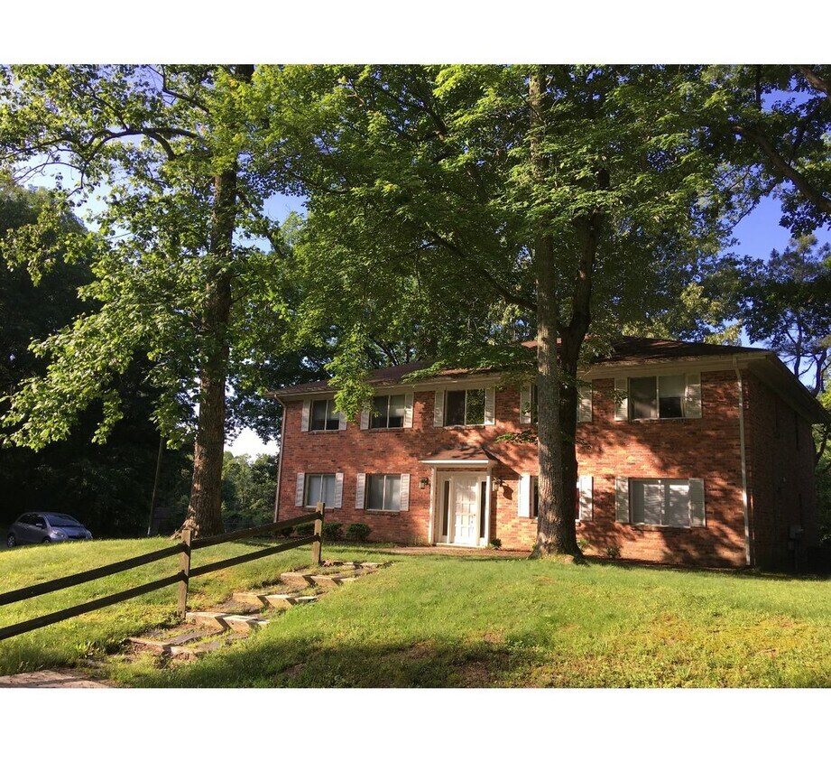 Foto principal - Condo in Raleigh Woods Available NOW!