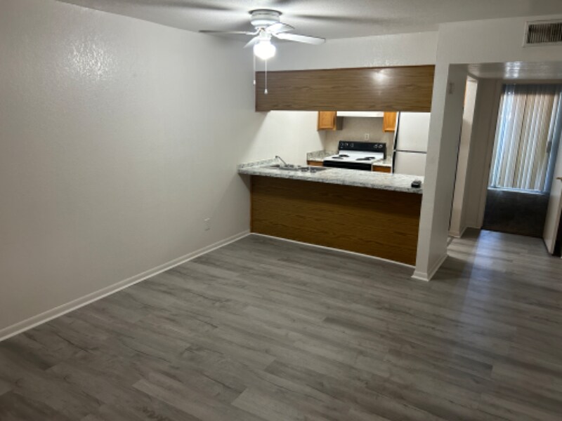 Foto principal - 322 S Waco St