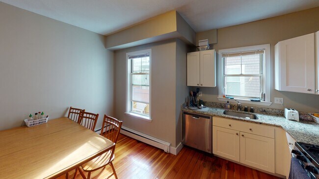 Building Photo - 67 Sterling St