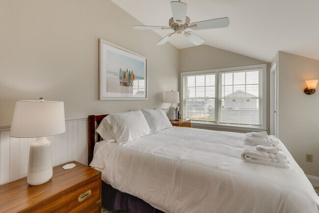 Foto del edificio - 47 Cosey Beach Ave