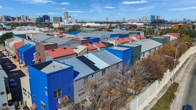 Building Photo - 6935 Yellowstone Way Dr