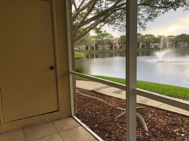 Foto del edificio - 660 Cypress Club Way