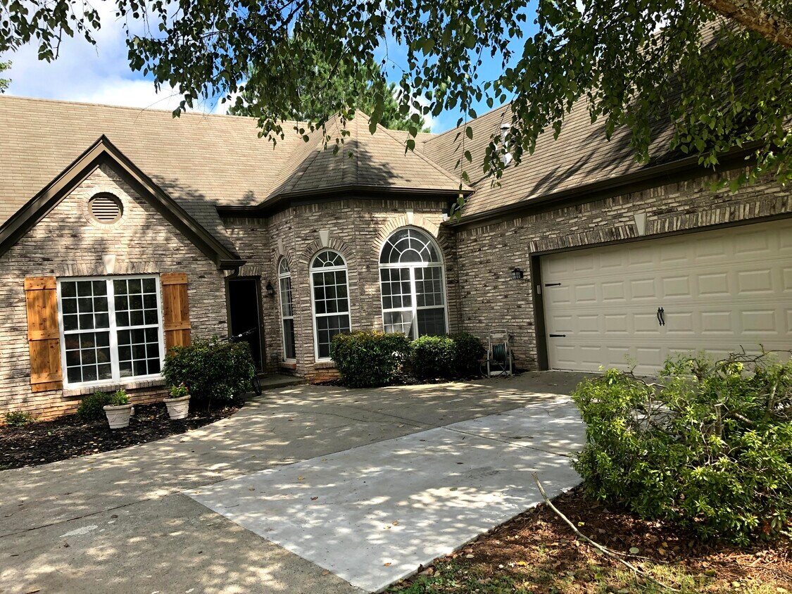 Foto principal - 5425 Settles Bridge Rd