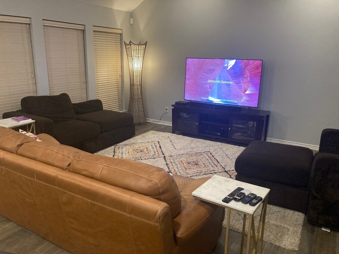 Foto del edificio - 112 AJ Blvd