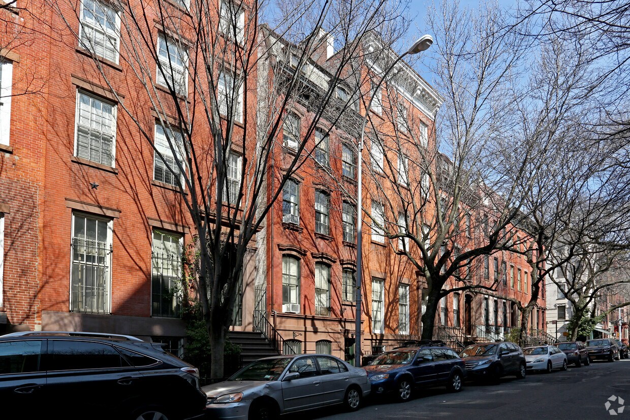 Primary Photo - 265 W 11th St