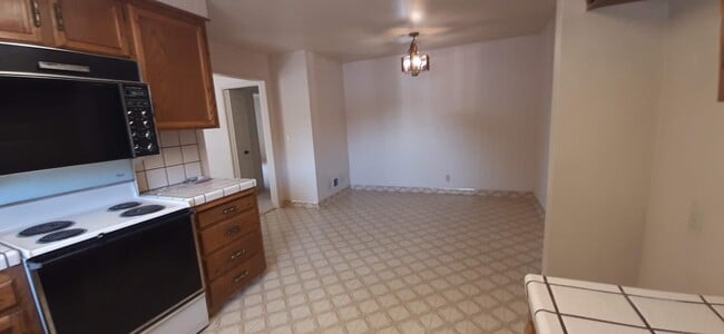 Building Photo - 1-111 Nissen Rd