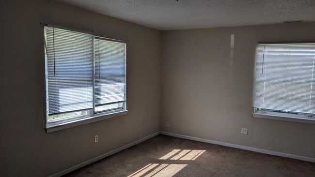 Building Photo - 4822 Woodend Ave