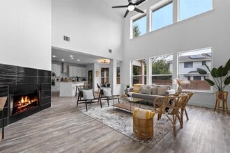 Building Photo - 10909 River Plantation Dr