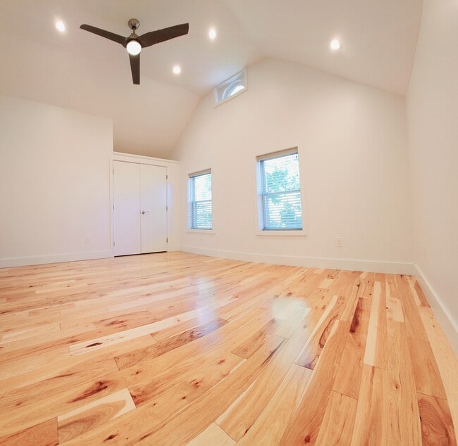 Building Photo - 2200 W 32nd St