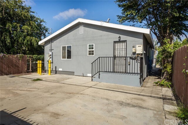 Primary Photo - 1119 1/2-1272 W 38th St
