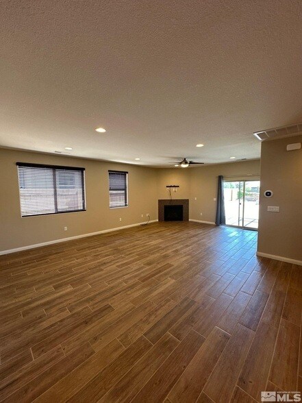 Foto del edificio - 6016 Barrett Ct