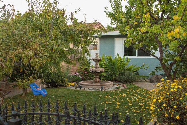 Foto del edificio - SERENE SYLVAN SANCTUARY - 4 Bed/2 Bath Home w/Private Pool - FREMONT