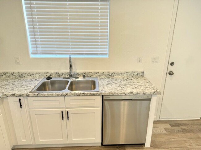 Building Photo - Ocotillo