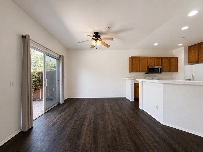 Building Photo - Newly Updated 3 Bedroom Condo in Gated Community in Murrieta
