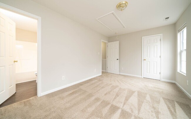 Foto del edificio - 3 Bedroom 2 1/2 Bathroom Home- Close to Downtown Clayton- Available August 1st!