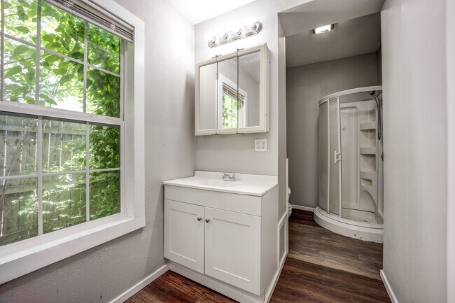 Foto del edificio - Freshly Updated 3 Bedroom Home