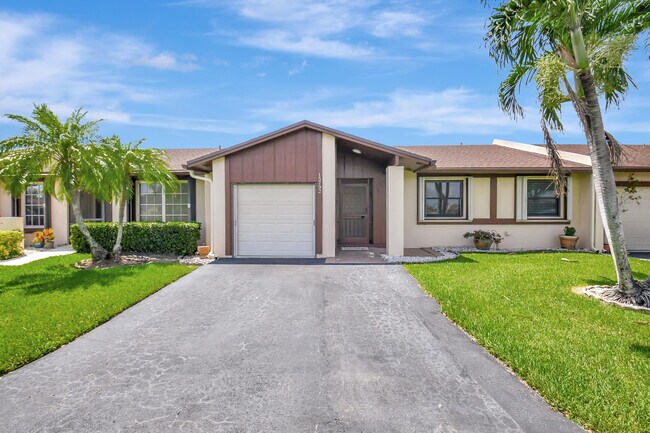 Foto del edificio - 15792 Philodendron Cir