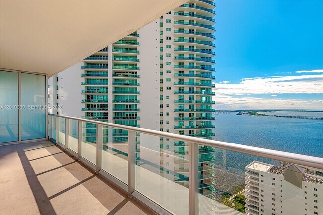 Foto del edificio - 1300 Brickell Bay Dr