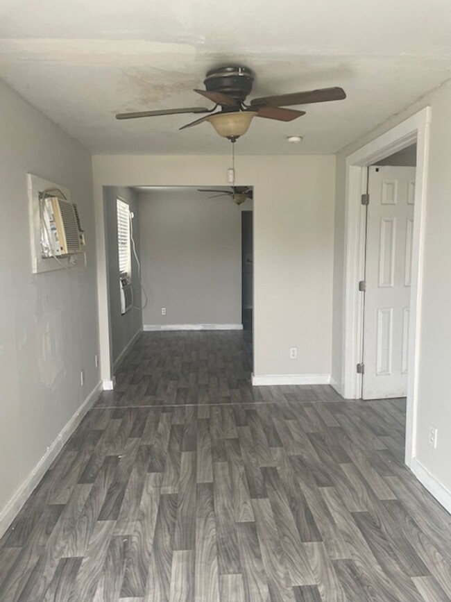 Building Photo - Cozy 1 Bedroom, 1 Bathroom Rental in Robstown
