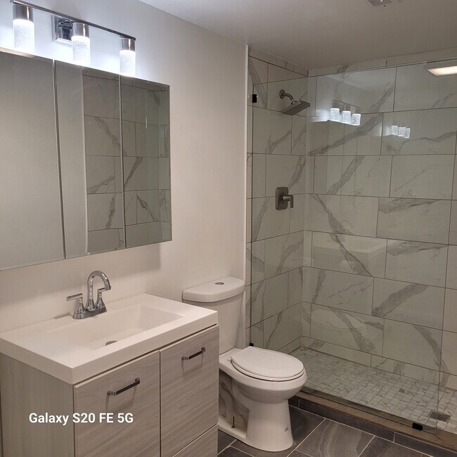 Building Photo - 202 Talbot Cres