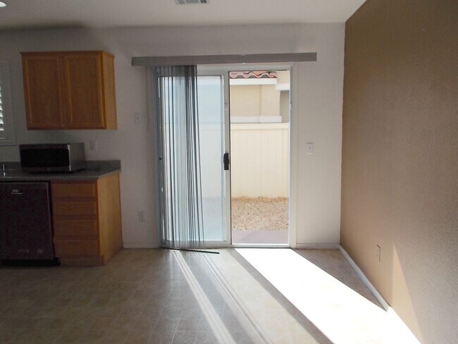 Foto del edificio - Beautiful 3-Bedroom Two-Story Home in Well...