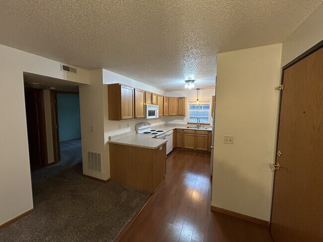 Cocina/Entrada - 80 Cherry Ct