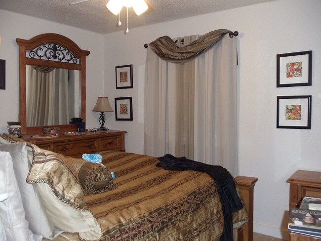 Foto del edificio - 2 br, 1 bath 4plex - 1504 Oakdale Cir 1504...