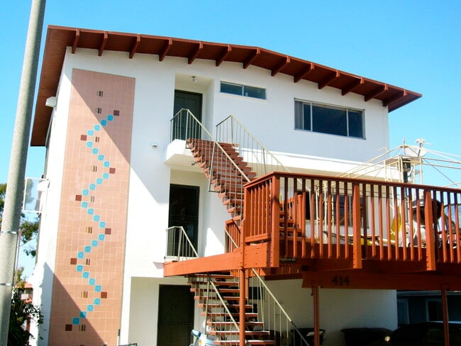 Building Photo - 414 Monterey Ln