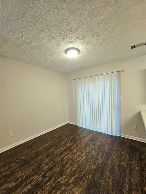 Foto del edificio - 3010 Fields Dr