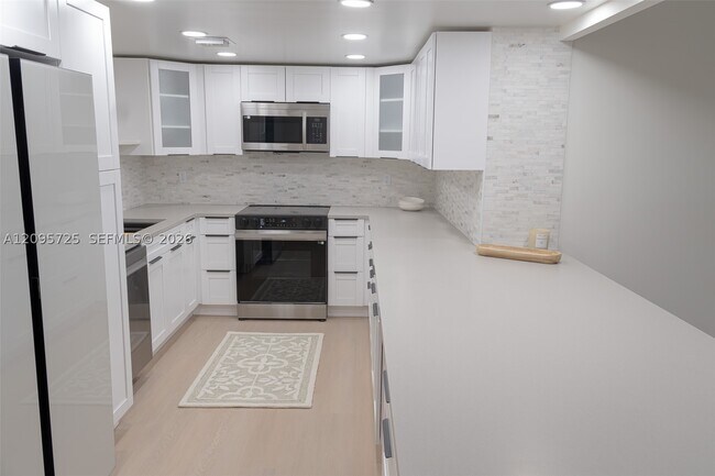 Foto del edificio - 3051 N Course Dr