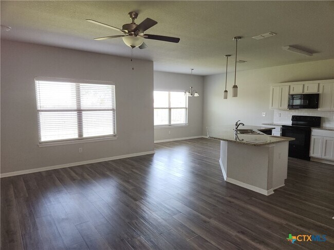 Foto del edificio - 624 Parkfield Ln