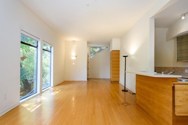 Foto del edificio - 3527 Oak Knoll Dr