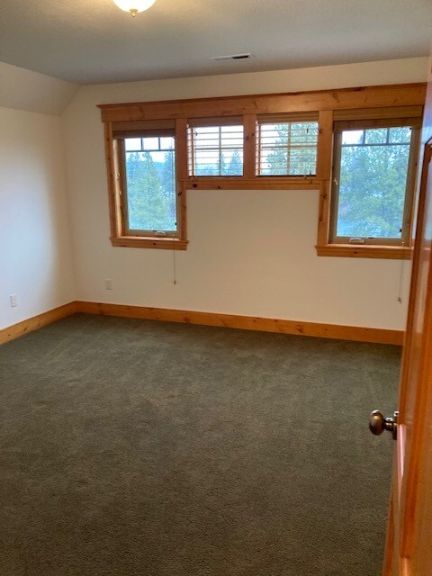 Foto del edificio - 18319 E Riverway Ave