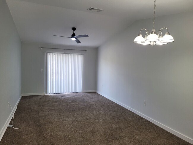 Foto del edificio - A delightful 2/2 Villa located in Spring Hill Florida