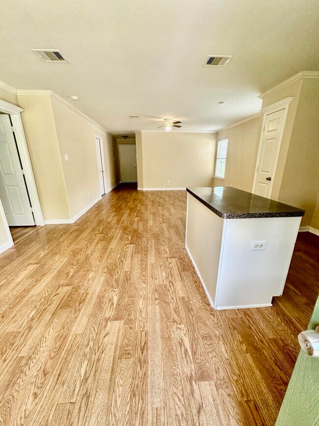Foto del edificio - 6715 Waterlilly View Ln