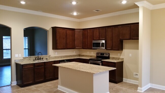 Building Photo - 116 Clover Leaf Dr